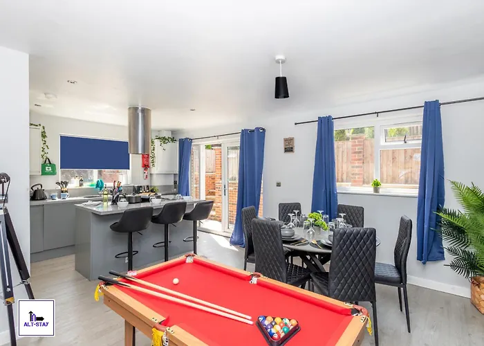 3 Bed 2 Bath - Stonecliffe House By Alt-Stay Accommodation - Ideal For Contractors - Long Stays Welcome
